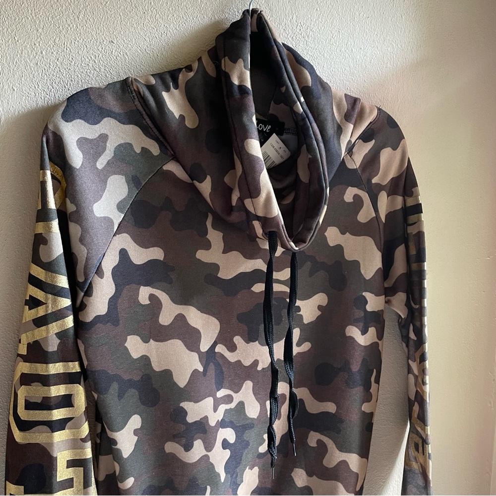 Camouflage Cowl Neck Drawstring Sweatshirt. Gold LOVE Spell-out on Sleeve. M - Picture 3 of 14